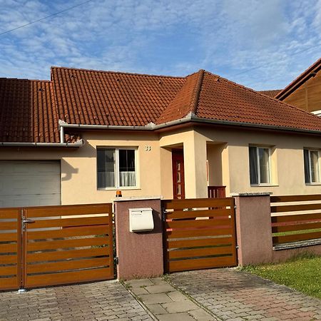 K33 Appartement Tiszaújváros Buitenkant foto